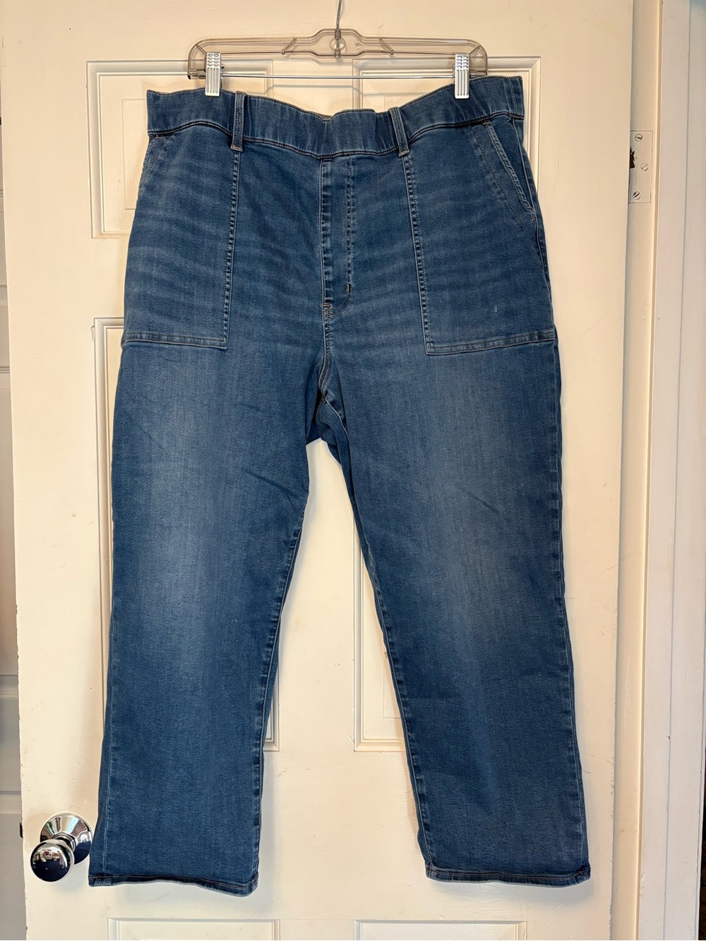 Relaxed Fit Women's Denim Capri Jeans in Blue